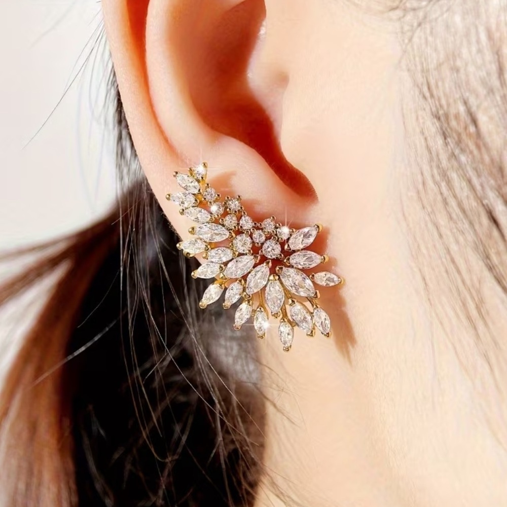 BRAND NEW❗️ Elegant Pavé Zirconia Flower Earrings - Luxury Wedding Jewelry 💎